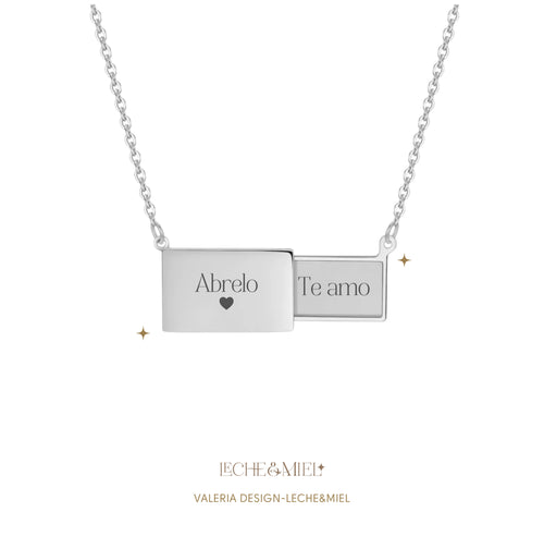 Cadena con colgante en forma de carta