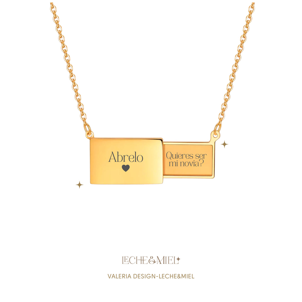 Cadena con colgante en forma de carta